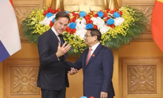 Thủ tướng Phạm Minh Chính và Thủ tướng Hà Lan Mark Rutte trong cuộc hội đàm ngày 2/11. (Ảnh: Như Ý)
