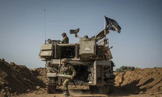 Binh lính Israel trong một cuộc tập trận pháo binh ở miền nam ngày 23/10. (Ảnh: NYT)