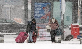 Nhiệt độ cực kỳ lạnh giá đang bao trùm các nước Đông Á. (Ảnh: AP)
