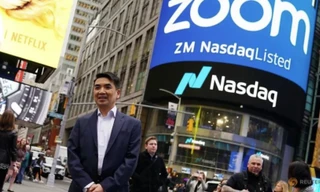 CEO Zoom Eric Yuan đăng bức ảnh trước trụ sở sàn chứng khoán Nasdaq tháng 4/2019 và khẳng định mình là công dân Mỹ. (Ảnh: Reuters)