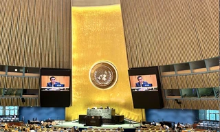 Đại sứ Đặng Hoàng Giang phát biểu tại Đại hội đồng LHQ ngày 16/3. (Ảnh: Mofa)