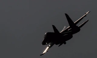 Nga điều Su-30 xua máy bay không người lái Mỹ trên Biển Đen