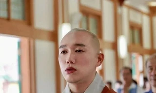 Tu sĩ hoa Beomjeong nhận được nhiều quan tâm của người trẻ Hàn Quốc. (Ảnh: Instagram)