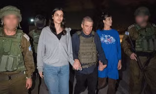 Hai mẹ con người Mỹ Judith Tai Ranaan và Natalie được Hamas thả tự do ngày 20/10. (Ảnh: CP Israel)