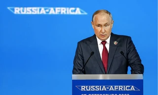 Tổng thống Nga Vladimir Putin phát biểu tại hội nghị thượng đỉnh Nga - châu Phi tại St. Petersburg ngày 27/7. (Ảnh: Tass)