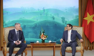 Thủ tướng Phạm Minh Chính tiếp Tổng Thư ký Tổ chức Hợp tác và phát triển kinh tế (OECD) Mathias Cormann ngày 27/10. (Ảnh: TTXVN)