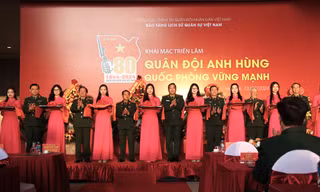 Triển lãm 'Quân đội anh hùng - Quốc phòng vững mạnh' lần đầu công bố nhiều hiện vật quý