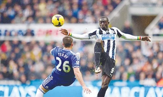 Chelsea gục ngã tại St James’ Park