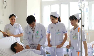 Nhân viên y tế đổi mới phong cách, thái độ phục vụ của cán bộ y tế hướng tới sự hài lòng của người bệnh.