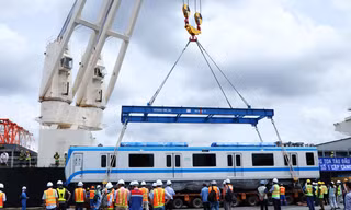 Cận cảnh đoàn tàu đầu tiên của Metro số 1 cập cảng TPHCM