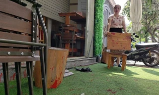 Camera ghi lại cảnh tạt sơn.