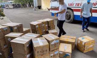 Hơn 5.000 hộp mỹ phẩm rởm của bà Thảo bị thu giữ.