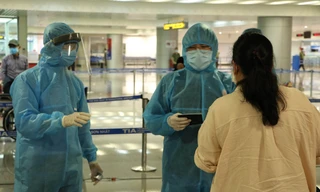 Cận cảnh quy trình kiểm dịch, cách ly Việt kiều từ vùng dịch về Tân Sơn Nhất