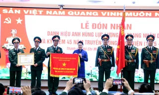 Bệnh viện Quân y 175 nhận danh hiệu Anh hùng lực lượng vũ trang nhân dân.