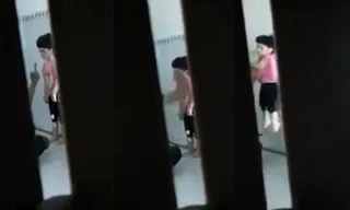 Thắng liên tục tát vào mặt, bóp cổ, đập đầu bé gái vào tường. Ảnh cắt từ clip.