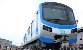 Cận cảnh toa tàu metro đầu tiên vào đường ray tại TP.HCM