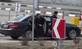 Ông Kim Chang-son, trợ thủ thân cận của nhà lãnh đạo Triều Tiên Kim Jong-un được cho là đã tới Vladivostok sau khi tới Moscow trong chuyến thăm Nga 5 ngày.