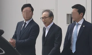 Cựu Tổng thống Hàn Quốc Lee Myung-bak đã được tại ngoại sau gần 1 năm giam giữ vì tội tham nhũng.