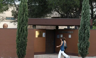 Bên ngoài đại sứ quán Triều Tiên tại Madrid. Ảnh minh họa