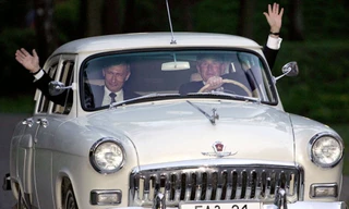 Tổng thống Mỹ George Bush đã lái xe Volga chở ông Putin đi dạo quanh Moscow năm 2005.