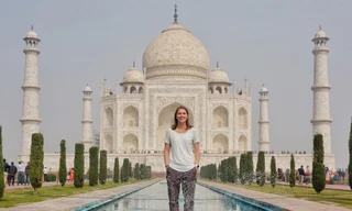 Taylor Demonbreun trong chuyến đi tới Ấn Độ, một trong số 193 nước cô đã đi qua.