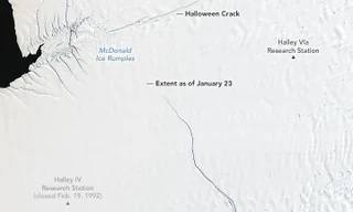 Hình ảnh vết nứt lớn tại Nam cực đã được NASA ghi lại.