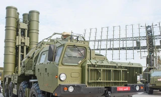 Hệ thống phòng thủ tên lửa S-400 của Nga