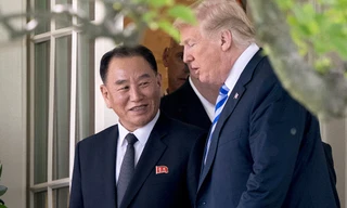 Đặc phái viên Triều Tiên Kim Yong-chol và Tổng thống Mỹ Donald Trump gặp nhau tại Washington chiều 18/1. Ảnh: Reuters