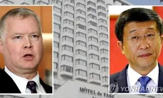 Đặc phái viên Mỹ Stephen Biegun và đặc phái viên Triều Tiên Kim Hyok-chol tiếp tục đàm phán ngày thứ 5 liên tục tại Hà Nội. Ảnh: Yonhap