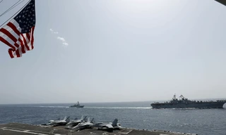 Các tàu sân bay và tàu tấn công đổ bộ của Mỹ đã tập trận tại biển Ả rập cuối tuần qua.