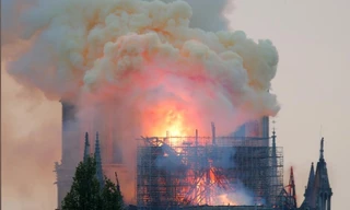 Đám cháy dữ dội tại nhà thờ Đức Bà Paris đang thu hút sự chú ý của cả thế giới.