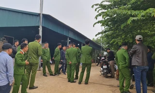 Cảnh sát bao vây lán, trại của nhóm đối tượng có dấu hiệu bảo kê "cát tặc"