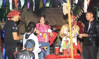 Người dân Quảng Ngãi rộn ràng vui xuân với hội bài chòi