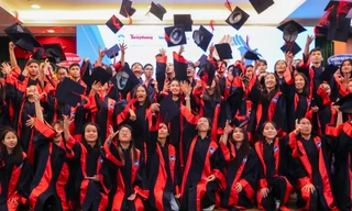 ẢNH: Những khoảnh khắc đáng nhớ tại buổi trao học bổng Nâng bước thủ khoa 2023