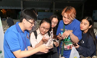 Bạn trẻ TPHCM sôi nổi tham gia sự kiện Giờ Trái đất 2023