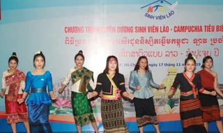 Khen thưởng 86 sinh viên Lào, Campuchia nỗ lực học tập, tích cực tham gia hoạt động phong trào