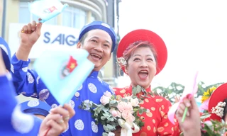 50 đôi công nhân ở TPHCM di chuyển bằng metro, buýt đường sông trong lễ cưới tập thể