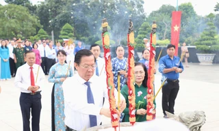 Lãnh đạo TPHCM dâng hương tri ân công lao to lớn của Anh hùng liệt sĩ, Mẹ Việt Nam anh hùng