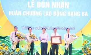 Tròn 3 năm thành lập, 'thành phố trong lòng thành phố' đầu tiên nhận Huân chương Lao động