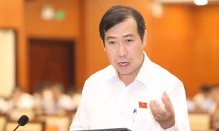 Xử lý lấn chiếm lòng lề đường ở TPHCM: 'Ra quân rầm rộ, khi đoàn đi về thì đâu lại vào đấy'