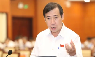 Xử lý lấn chiếm lòng lề đường ở TPHCM: 'Ra quân rầm rộ, khi đoàn đi về thì đâu lại vào đấy'