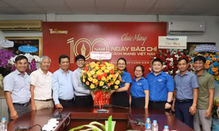 Thành Đoàn TPHCM thăm, chúc mừng báo Tiền Phong nhân kỷ niệm 100 năm Báo chí cách mạng Việt Nam
