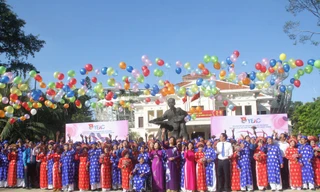 Khoảnh khắc hạnh phúc của 100 cặp đôi trong ngày Quốc khánh