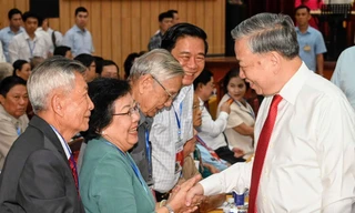 Tổng Bí thư Tô Lâm gặp mặt cán bộ lão thành, người có công, gia đình chính sách tiêu biểu