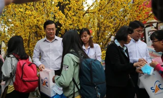 Chuyến xe mùa xuân đưa 3.000 sinh viên về quê đón Tết