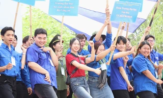 Rộn ràng khai hội truyền thống 'Tự hào nòi giống Tiên Rồng'