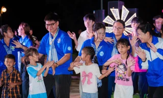 Đong đầy xúc cảm đêm nhạc về gia đình ở đảo Thanh niên Phú Quý