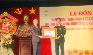 Truy tặng danh hiệu Anh hùng Lực lượng vũ trang nhân dân với Thiếu tướng Hoàng Thế Thiện 