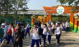 Hàng nghìn bạn nhỏ TPHCM đi du lịch, nhận lì xì ngày giáp Tết