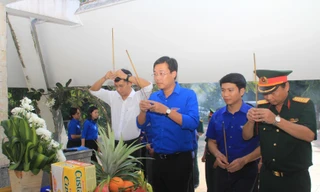 Bí thứ thứ nhất T.Ư Đoàn Lê Quốc Phong tri ân gia đình chính sách tỉnh Tây Ninh